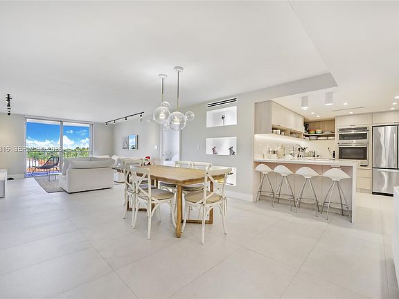 3rd image of 210 Seaview Dr #511