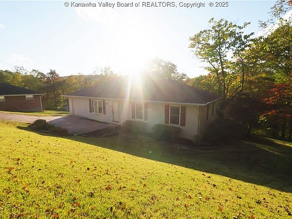 3rd image of 423 Skyline Dr
