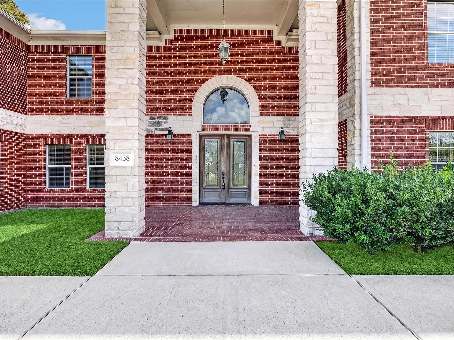 8 bed, 6.0 bath, 7385 sqft, $4,500 — Photo 4