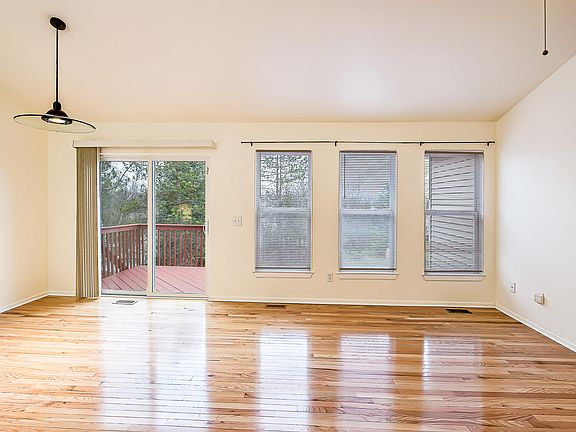 5th image of 3116 Earlmoore Ln