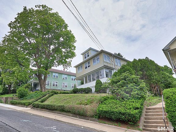 2nd image of 917 Cooke Street