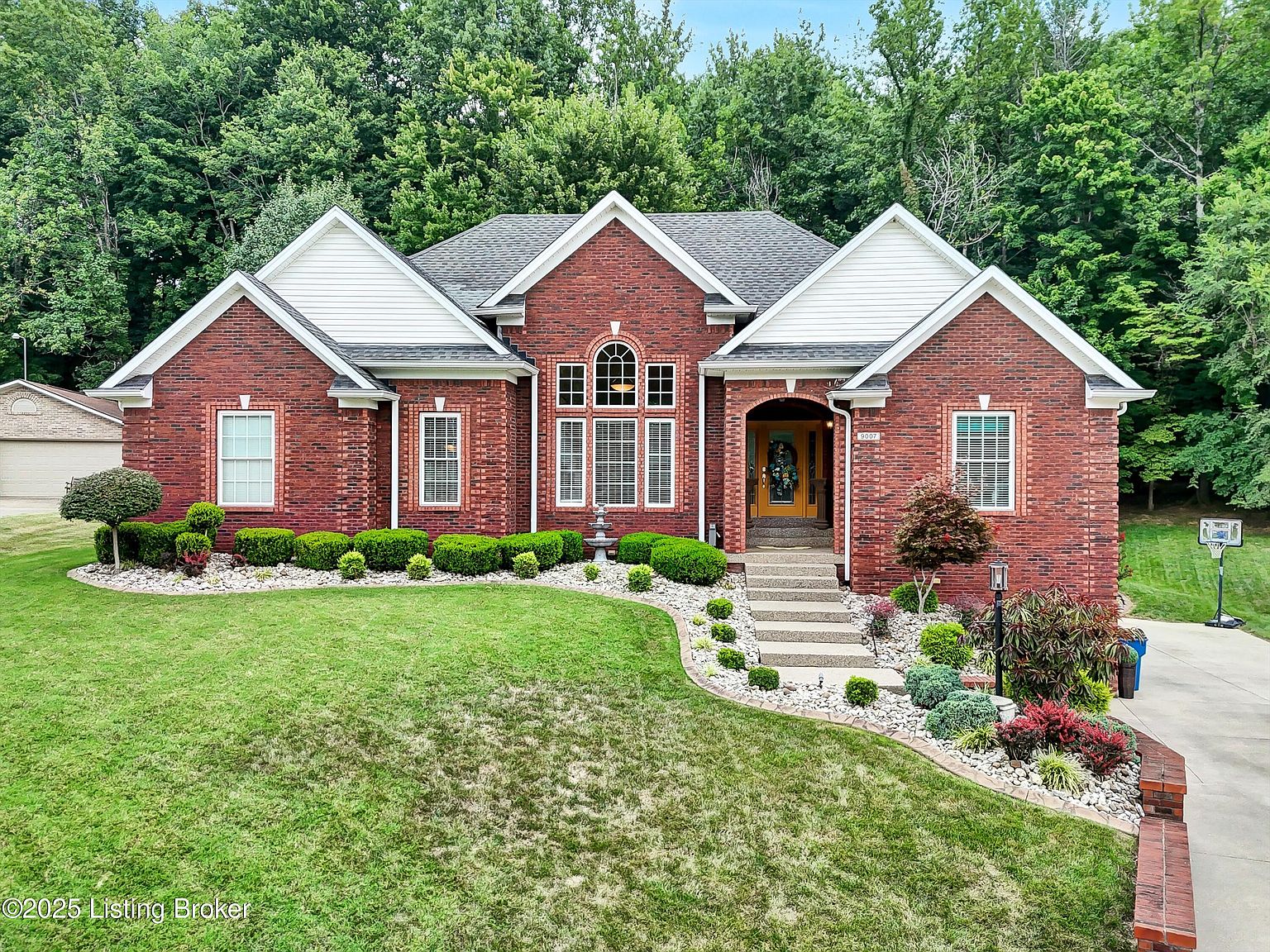 9007 Hi View Ln, Louisville, KY 40272 | Zillow