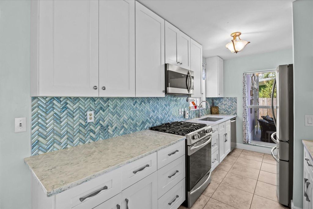 2872 SE Wiltshire Terrace, Port Saint Lucie, FL - More