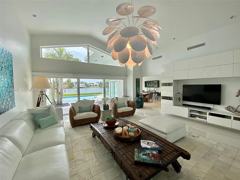 265 N Shore Dr — Photo 1
