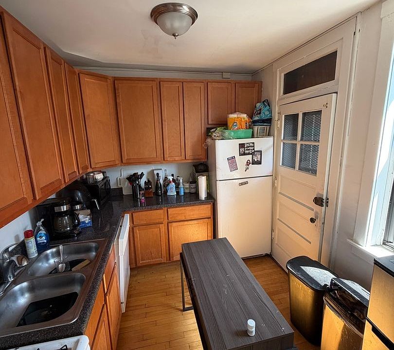 1st image of 1423 W Addison St APT 3