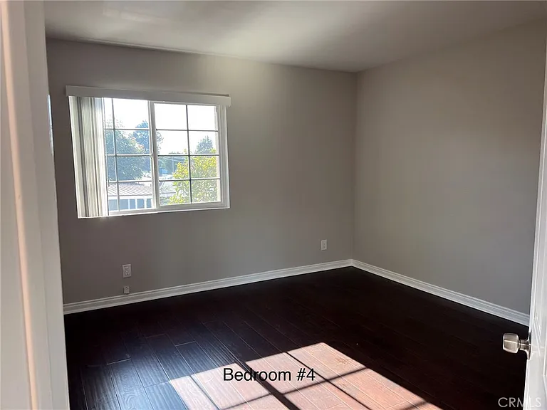8462 Heil Ave — Photo 17