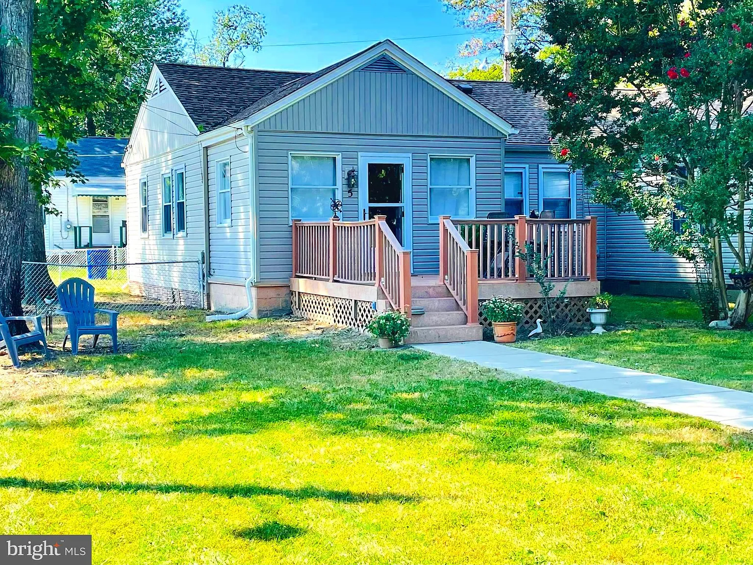 5 Delta Pl photo 1