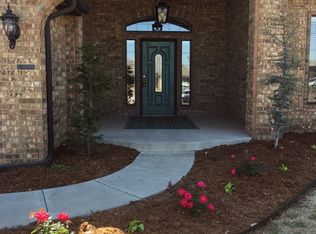 12903 Oak Brook Dr, Urbandale, IA 50323