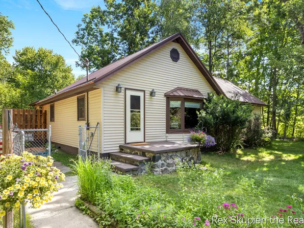 3497 W Baseline Rd, White Cloud, MI 49349