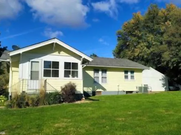 716 N 7th St, Oskaloosa, IA 52577