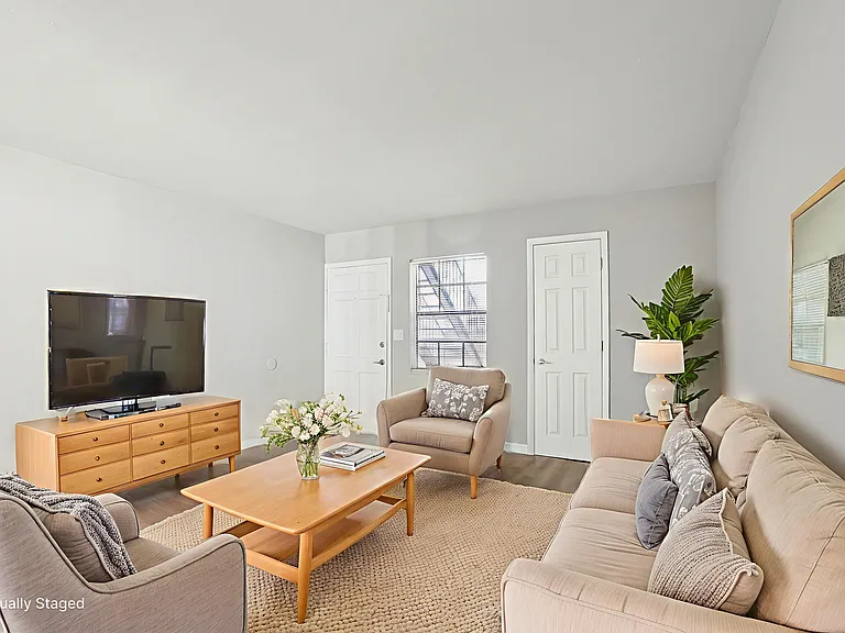 Greenwich Commons Apartment Homes — Photo 6