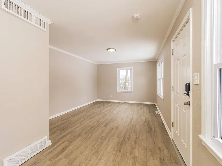 1036663_019_living_room_13513173.jpg