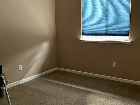 4th image of 18 Rockwell St