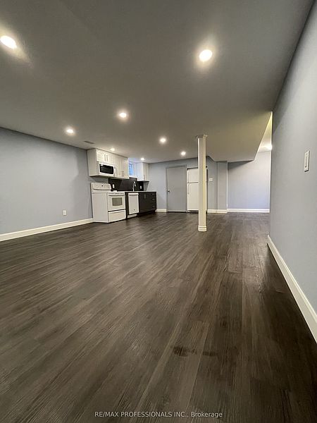 Kitchener House for rent - 2 Bedrooms — photo 2