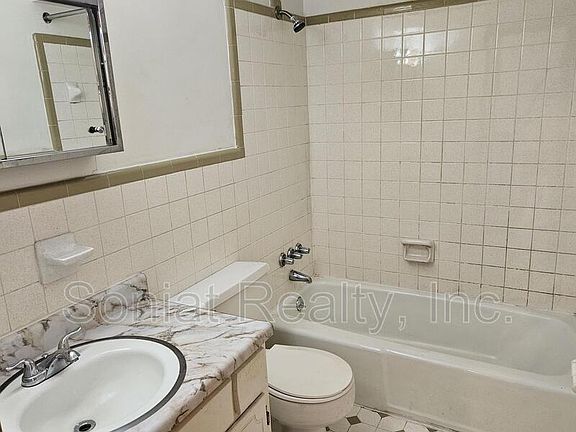 4th image of 3029 16th St Unit B-3029b