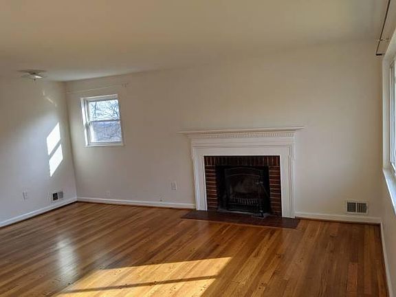 Living Room w/fireplace