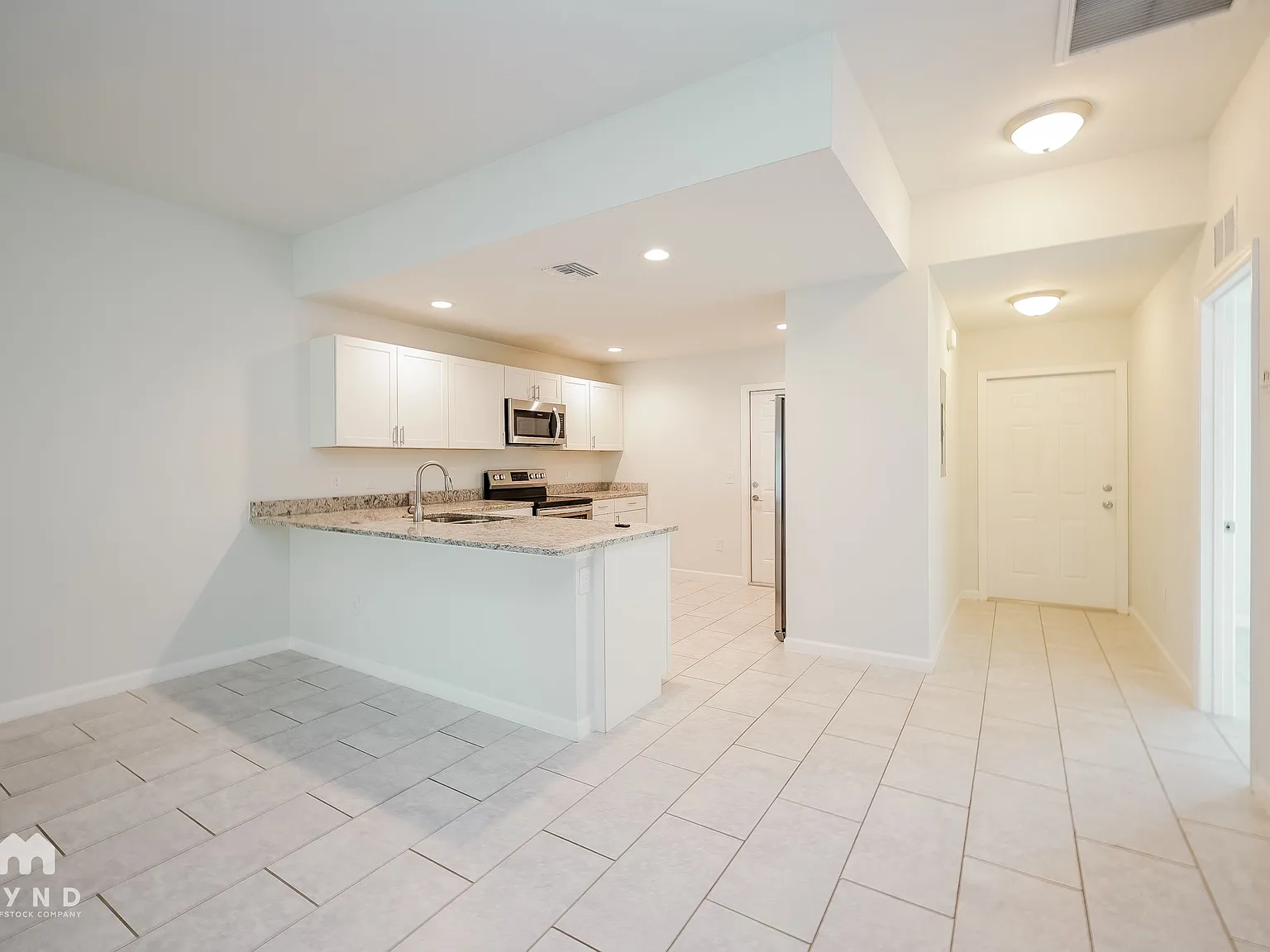 3 bed, 2.0 bath, 1247 sqft, $2,049 — Photo 4