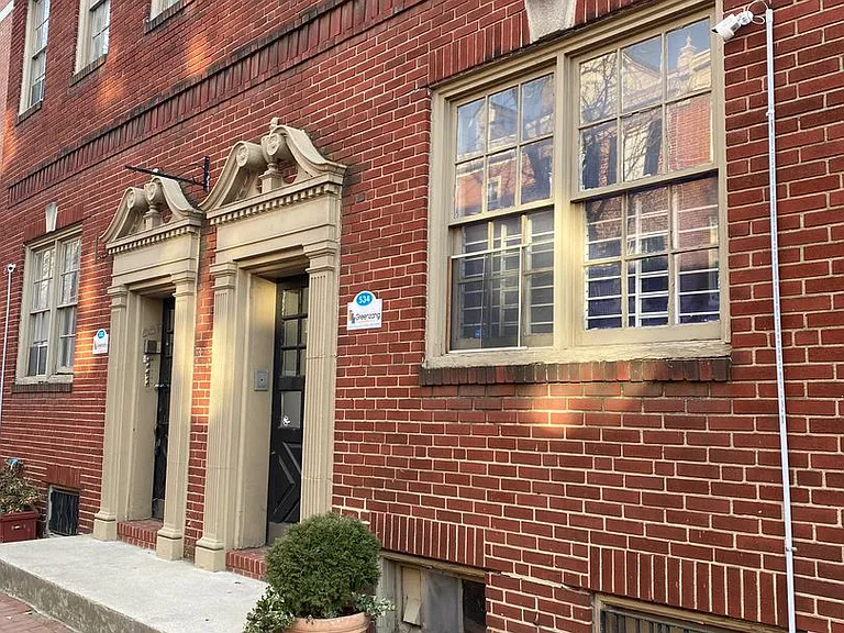 532-34 Pine — Photo 1