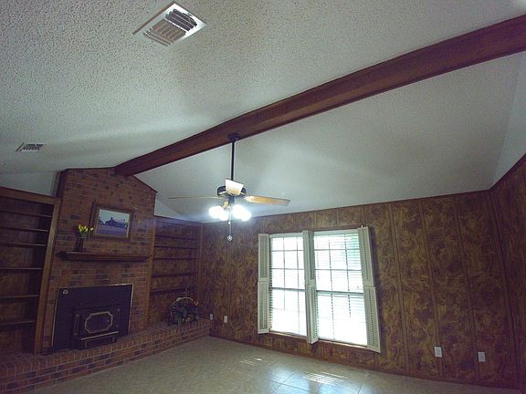 3rd image of 758 Shaw St