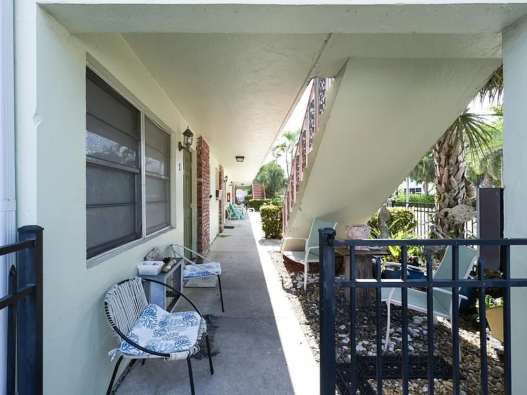 220 Lucerne Ave #1 — Photo 13