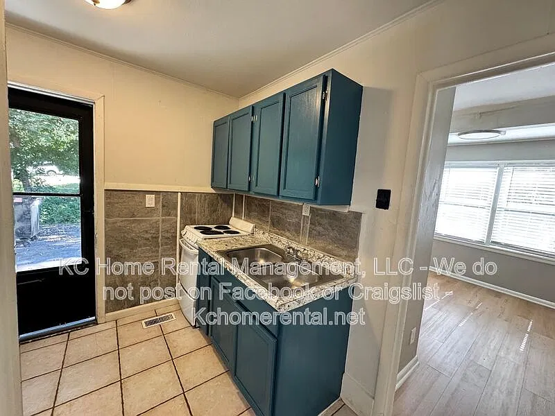 1 bed, 1.0 bath, $895 — Photo 4
