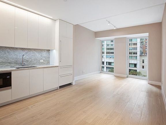 4th image of 15 W 61st St #4H