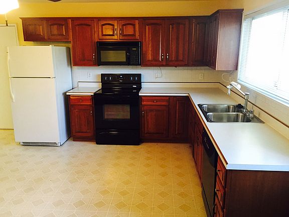 3rd image of 3815 Greengrass Dr