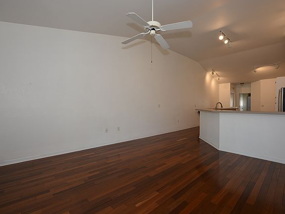 4th image of 656 Arbor Lake Ln
