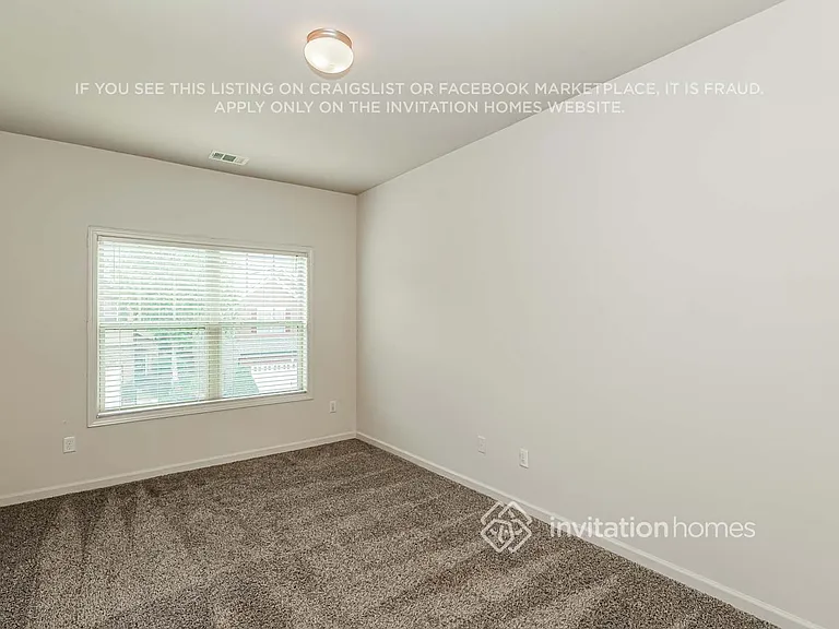 3911 Lake Manor Way — Photo 14
