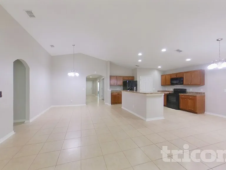 703 Bainbridge Loop — Photo 2