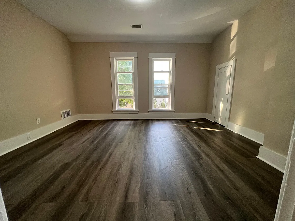 Building Photo - 3733 S Kansas Ave #UPPER
