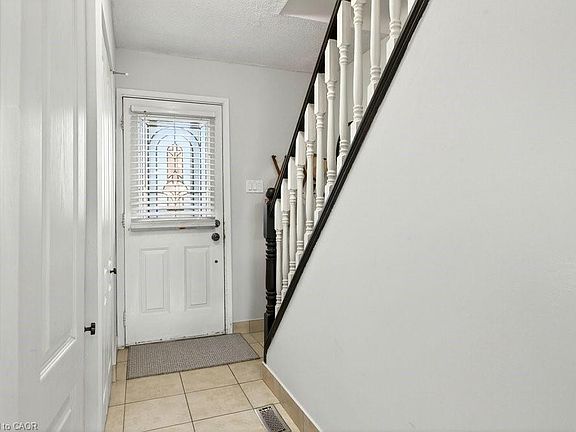 3rd image of 1350 Limeridge Rd E #4