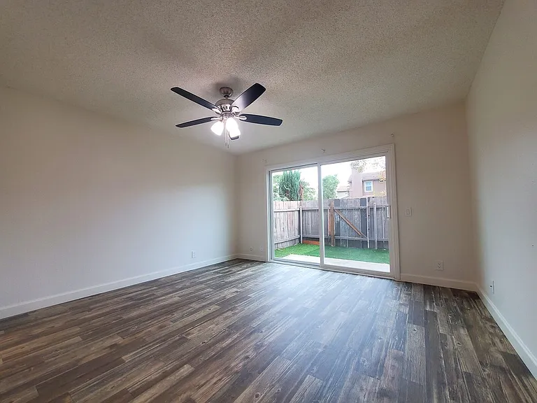 The Pines Apartments — Photo 33