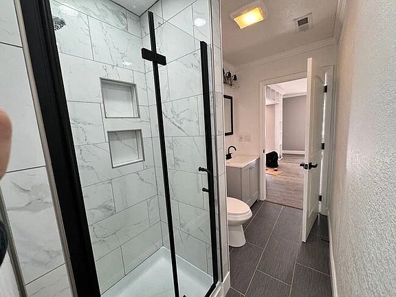 3rd image of 2726 Highland Cir #2