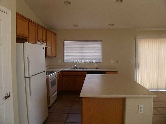 5th image of 527 Country Hill Dr