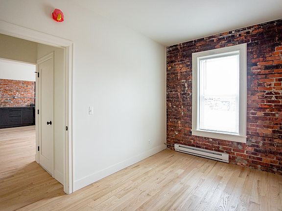 4th image of 27 E Willis St #C
