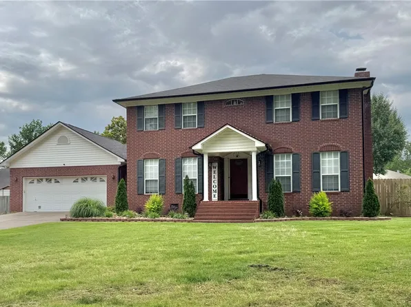 904 Deerfield Ct, Russellville, AR 72801