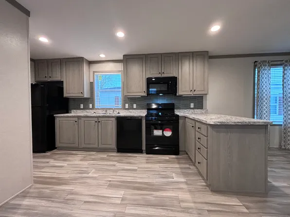 2437 Pajot Rd #69, Kawkawlin, MI 48631