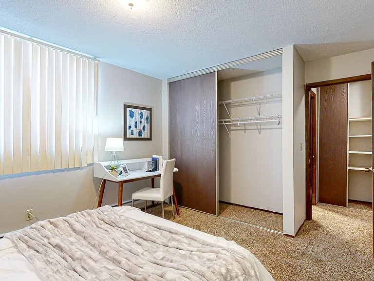 624 Huron Apartments — Photo 7