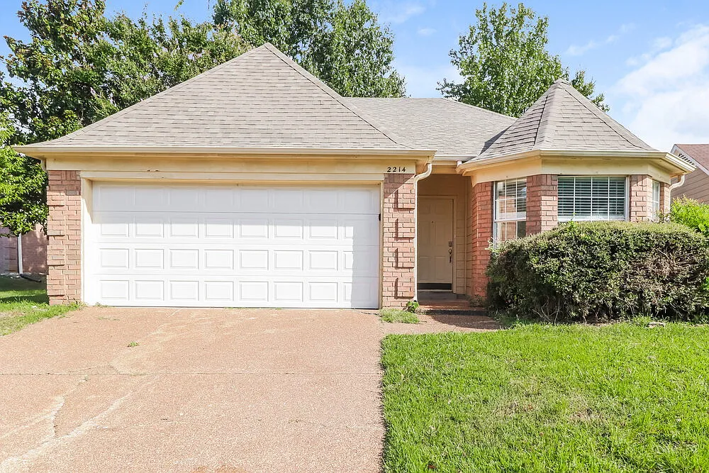 3 bed, 2.0 bath, 1418 sqft, $1,825 — Photo 1