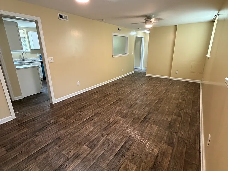 325-325B Monaco Dr — Photo 7
