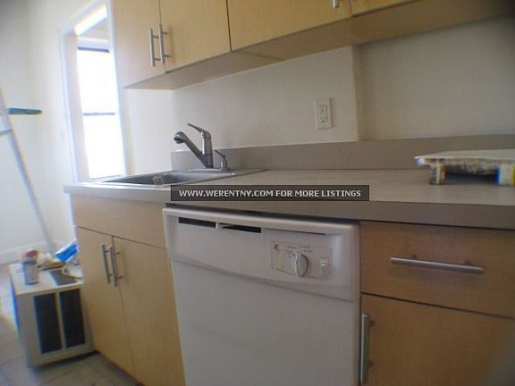 2nd image of 3805 Crescent St APT 4F
