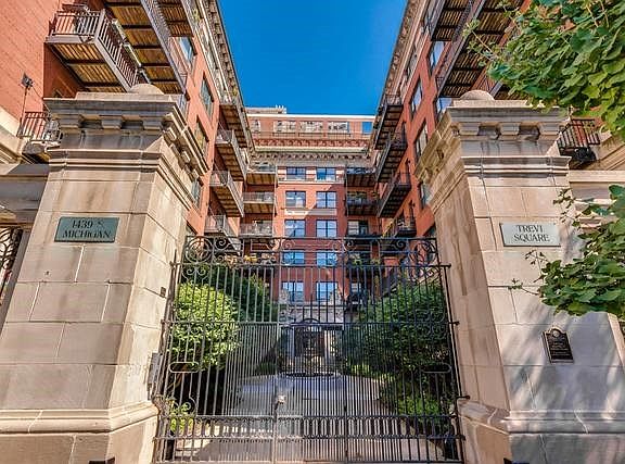 2nd image of 1439 S Michigan Ave APT 409