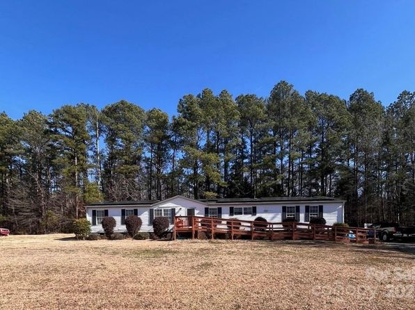 8813 Summerhill Dr, Waxhaw, NC 28173