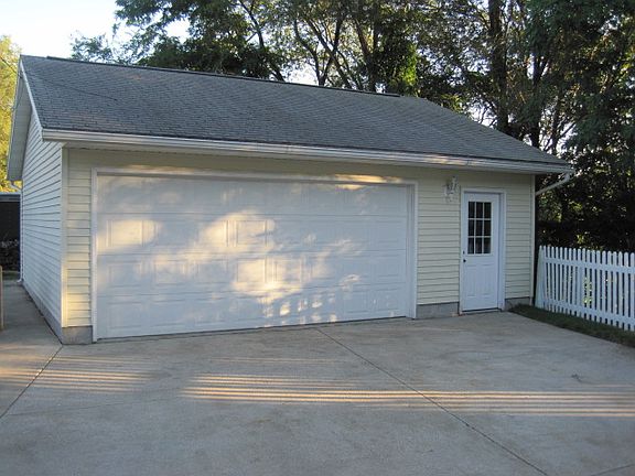 2.5 car garage
