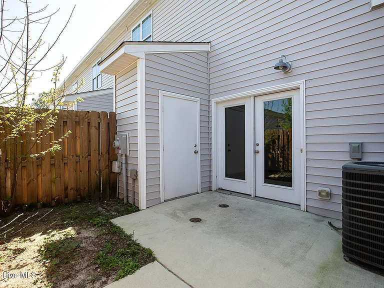 97 Dresser Ln — Photo 26