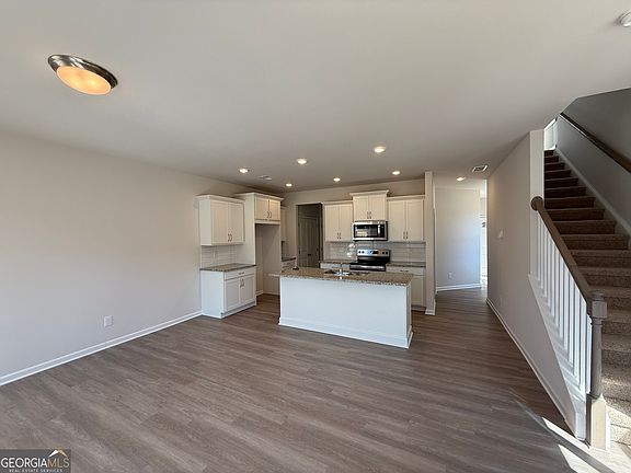 4th image of 5193 Longview Run