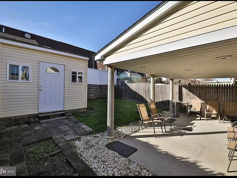 2162 Conwell Ave — Photo 10