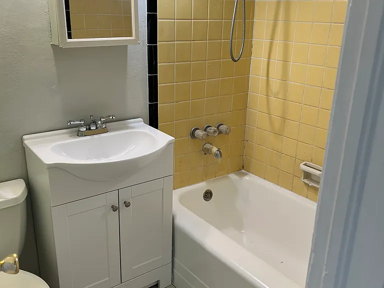 4481 Crestwood Dr N — Photo 6