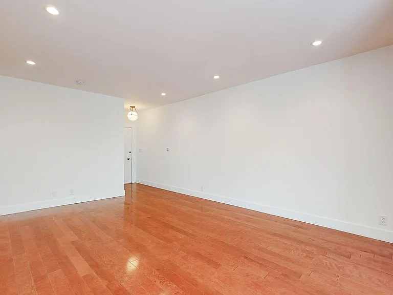 MAIN ROOM